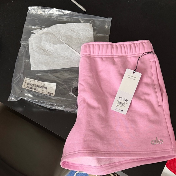 NWT Alo Candy Heart Pink Accolade Short